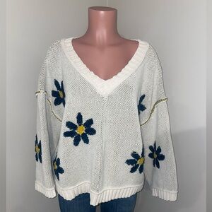 Miracle Daisy Soft Knit White and Blue Floral V-Neck Sweater. M/L